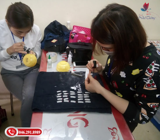 Những lưu ý khi sơn móng tay Những lưu ý khi sơn móng tay