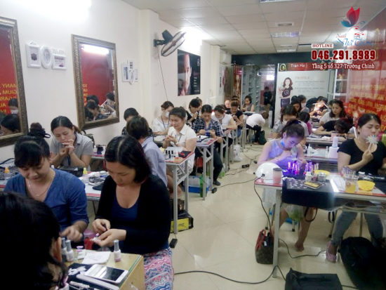 Học nghề nail tương lai mới của các bạn trẻ Học nghề nail tương lai mới của các bạn trẻ