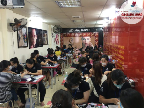 Thi kết thúc môn GEL NAIL