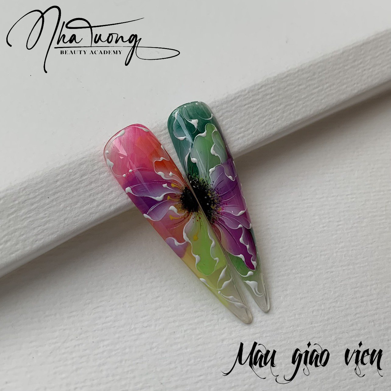 Sử Dụng Công Cụ và Vật Liệu Trong Ngành Nail: Tips và Tricks