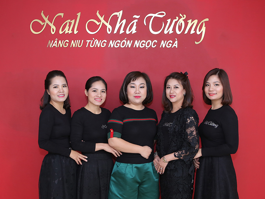 giáo viên dạy làm nail
