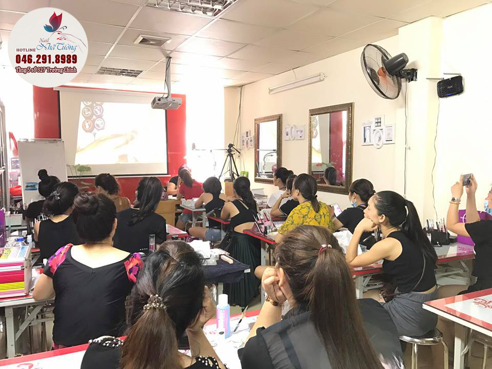 Học nail ở hòa bình